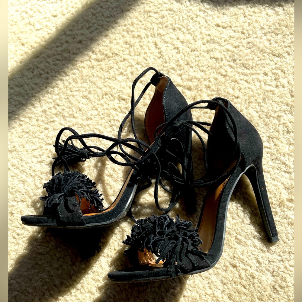 Black Fringe Leather Mossimo heels sz 6.5